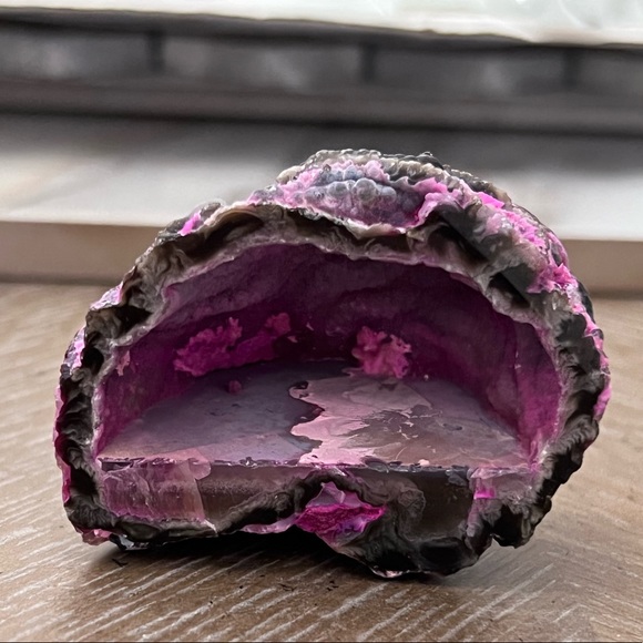 Hot Pink Geode (Dyed) - Picture 8 of 8